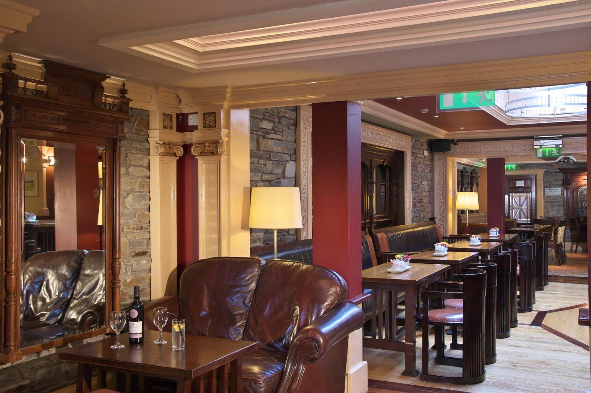 Castle Hotel Macroom ภายนอก รูปภาพ